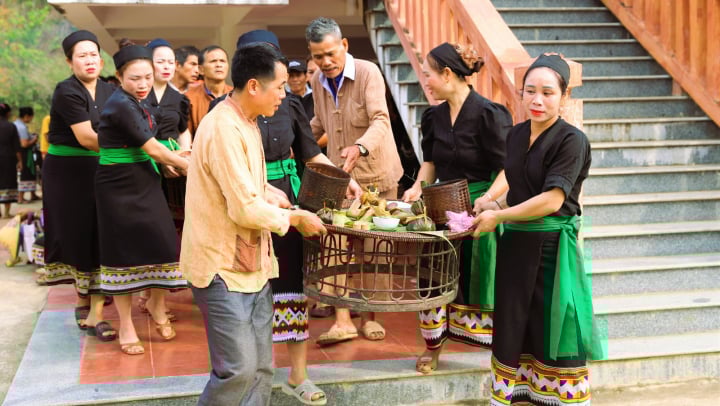 Cả làng ở Nghệ An có tục lạ, hễ nghe tiếng sấm đầu tiên trong năm là dân làng làm gì?