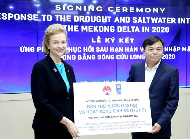 UNDP mở quỹ khẩn cấp, hỗ trợ 185.000 USD cho dân miền Tây chống hạn