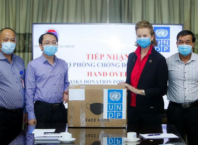 UNDP tặng Việt Nam 20.000 khẩu trang chống Covid-19