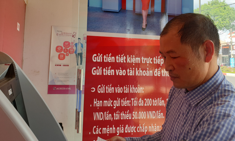 Agribank chi nhánh tỉnh Đắk Lắk trang bị máy CDM phục vụ khách hàng