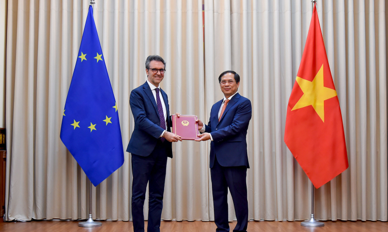 Trao công hàm cho EU thông báo quyết định phê chuẩn EVFTA và EVIPA