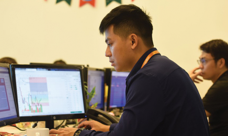 Thị trường chứng khoán 3/6 chưa vội điều chỉnh, HDB vẫn tăng nóng