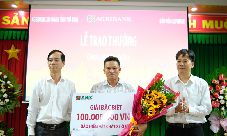 Trao giải thưởng chương trình 'Mua bảo hiểm - nhận quà lớn cùng ABIC'