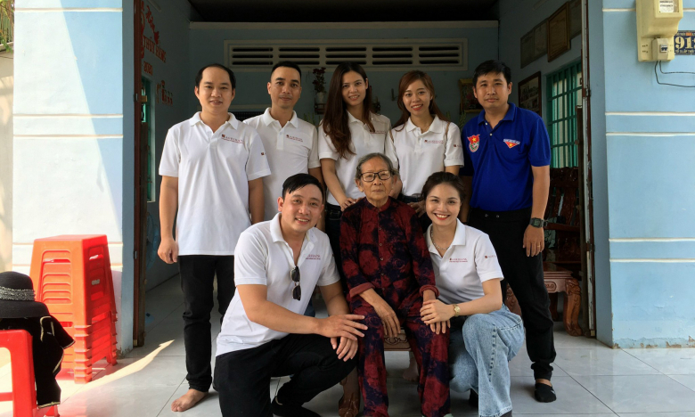 Gần 100 đoàn viên thanh niên Agribank, ABIC và Quận đoàn Thốt Nốt ra quân trồng cây xanh