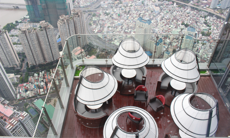 Chơi gì tại TP.HCM dịp năm mới 2022: Đài quan sát Bitexco, Landmark81 và loạt tour giảm giá sốc