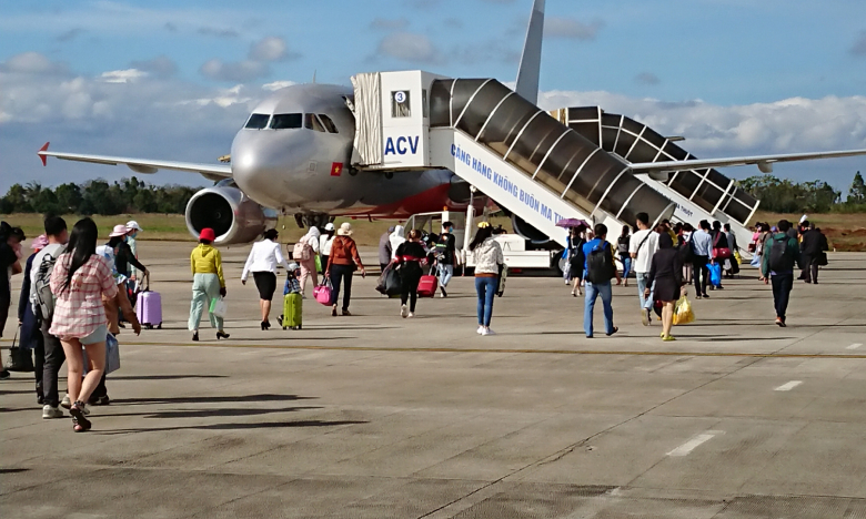 Tin đồn Vietnam Airlines phá sản: Cổ phiếu HVN “đỏ sàn”, nhà đầu tư phản ứng gì?