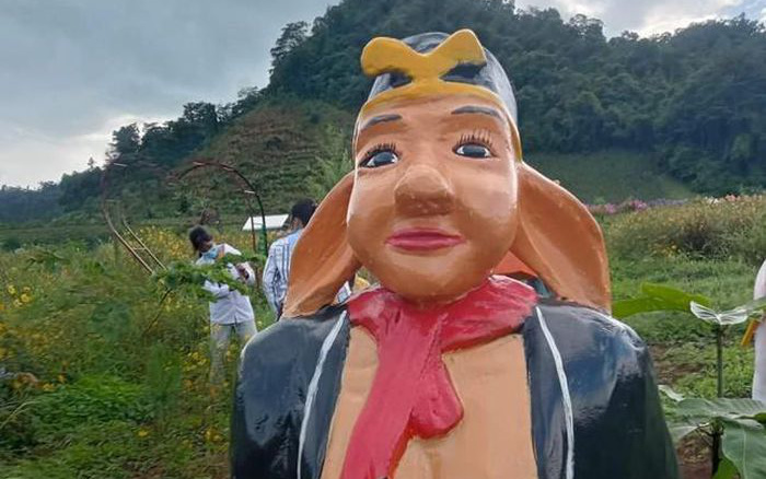 Hết Elsa, tượng Nữ thần tự do, lại đến thầy trò Đường Tăng phiên bản lỗi 'lạc lối' giữa đồi chè ở Sơn La