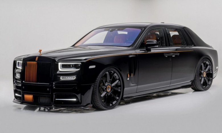 Rolls-Royce Phantom bản độ được chào bán với giá gần 1 triệu USD