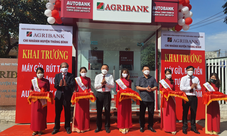 Quảng Nam: Khách hàng ấn tượng với những tính năng vượt trội của Ngân hàng tự động AutoBank CDM