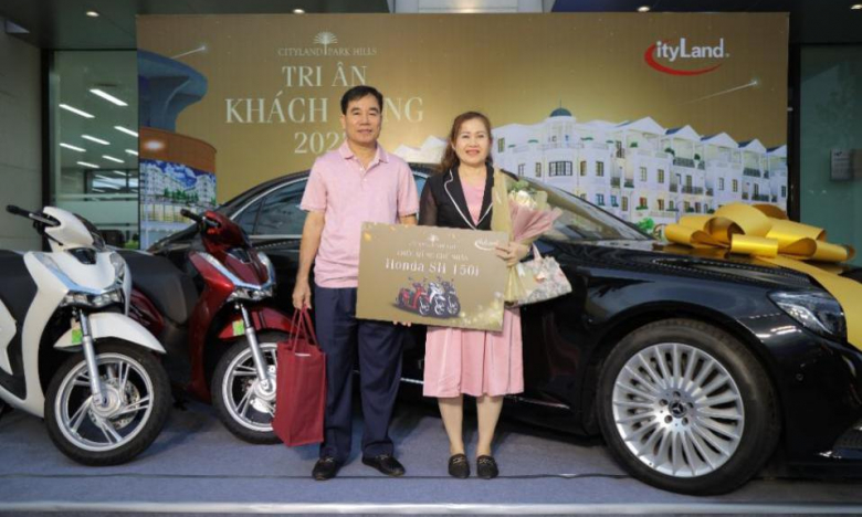 CityLand trao xe Mercedes-Benz S450L cho khách hàng may mắn nhất