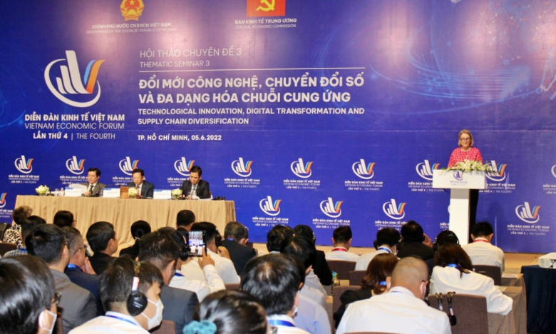 PGS.TS Hoàng Công Gia Khánh: Nên thí điểm Fintech cho ngân hàng, chứng khoán và bảo hiểm