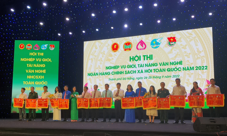 Bế mạc Hội thi nghiệp vụ giỏi, tài năng văn nghệ NHCSXH toàn quốc năm 2022