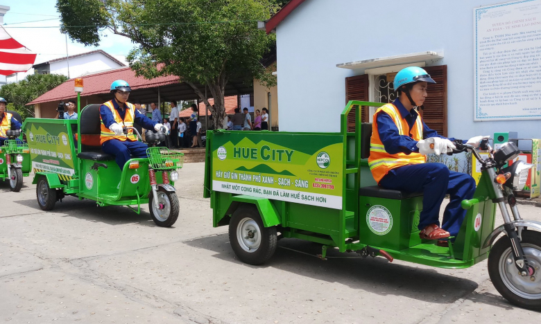 UNDP tài trợ dự án thay thế phương tiện thu gom rác thủ công bằng xe điện tại Huế