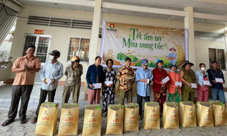 PVCFC mang “Tết ấm no - Mùa sung túc” đến người dân nơi cục Nam tổ quốc