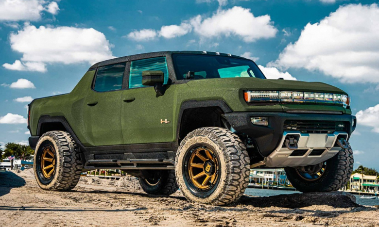 GMC Hummer EV độ thân vỏ bằng chất liệu đặc biệt