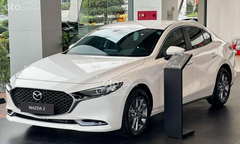 Giá xe Mazda 3 lăn bánh tháng 10/2023: Giảm không 'phanh' đấu KIA K3, Corolla Altis