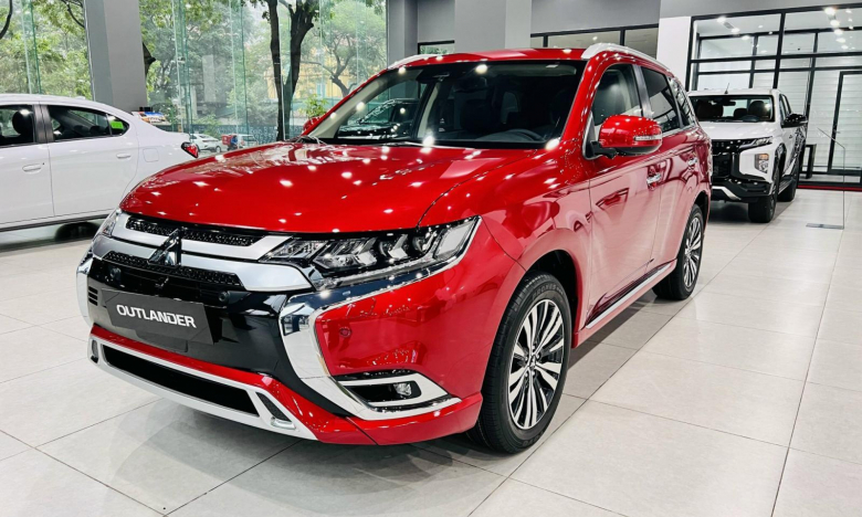 Giá xe Mitsubishi Outlander tháng 11/2023: Ưu đãi sâu đấu Honda CR-V, Mazda CX-5