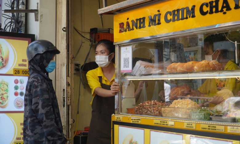 Tiệm bánh mì có cái tên lạ đời 'Chim chạy'