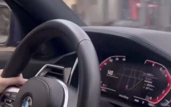 TP.HCM: Cô gái lái ô tô BMW với tốc độ lên đến 140 km/h ở khu dân cư đông người