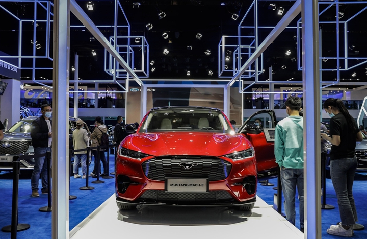 Tesla tung chiêu giảm giá giành thị phần xe điện ở Trung Quốc