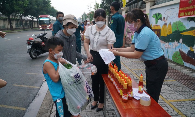 Phiên chợ nghĩa tình 0 đồng trong dịp nghỉ lễ 30-4