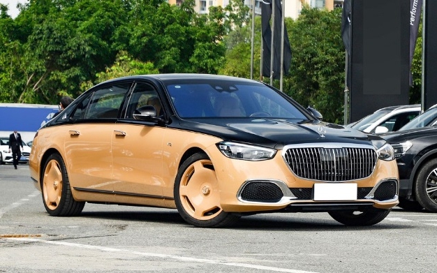 Mercedes-Maybach S680 Virgil Abloh siêu sang chỉ có giới hạn 150 chiếc 