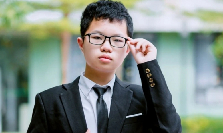 Thủ khoa Chuyên Sư phạm đạt hai điểm 10 toán: Thích chơi game, xem Netflix