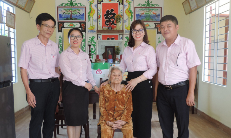 Nhiều hoạt động ý nghĩa của NHCSXH Quảng Nam hướng đến kỷ niệm Ngày Thương binh - Liệt sĩ