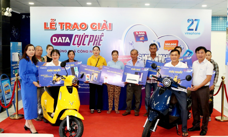 Vinaphone trao thưởng hơn 2 tỷ đồng chương trình khuyến mại “data cực phê – trúng quà công nghệ” 