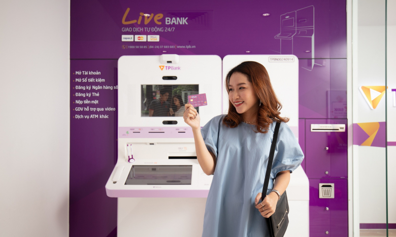 Những cú “chạm” xóa tan sự chờ đợi ở LiveBank 24/7
