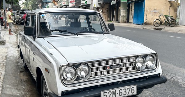 Hàng hiếm Toyota Corona đời cổ của dân chơi Sài thành