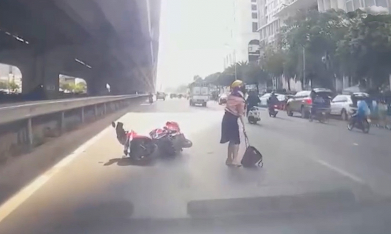 Vụ xe tải cố ý đâm xe máy ở Hà Nội: Công an trả chiếc xe máy cho lái xe grab
