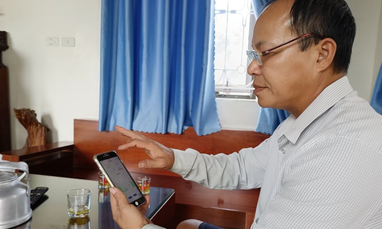 Thời tiết bất lợi, nhiều người chăn nuôi gục ngã, nông dân nuôi cá bằng smartphone ở Vĩnh Phúc vẫn báo lãi
