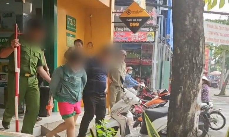 Người phụ nữ cầm dao vào cướp cửa hàng F88 ở TP.HCM, nghi do thiếu nợ làm liều