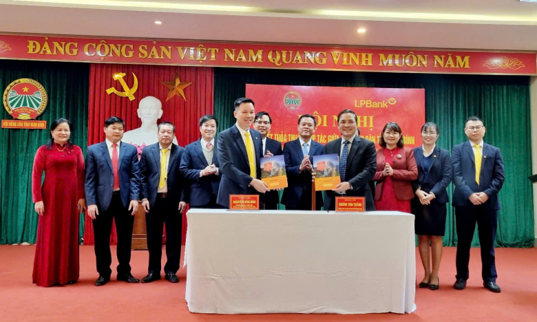Hội Nông dân Ninh Bình và Ngân hàng LPBank hợp tác về việc cho vay vốn qua tổ liên kết