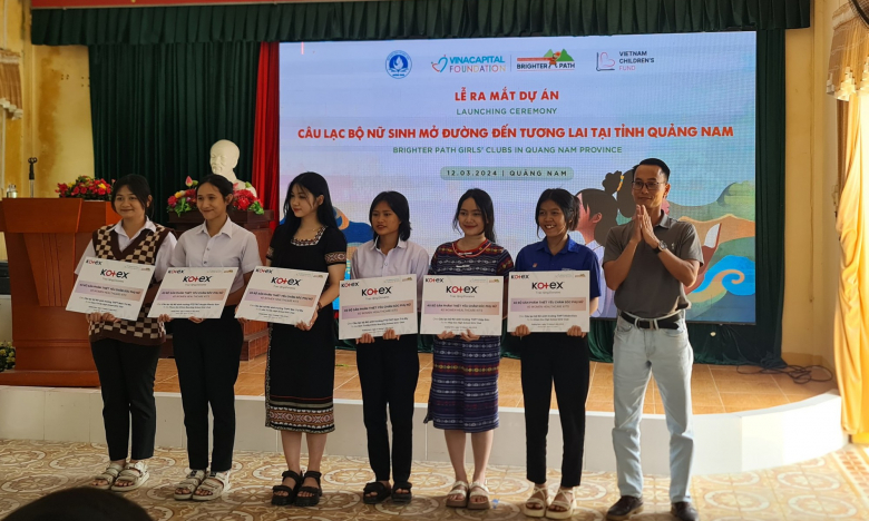 Tổ chức VinaCapital Foundation triển khai 6 câu lạc bộ nữ sinh mở đường đến tương lai tại Quảng Nam