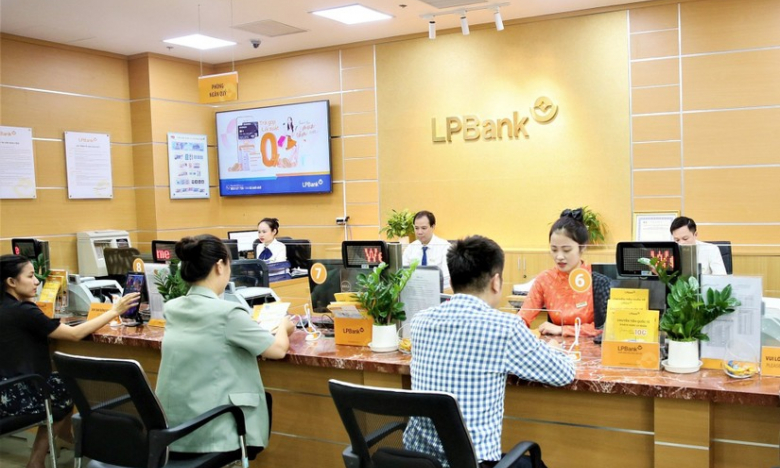 Hai lãnh đạo LPBank đăng ký bán gần 1,2 triệu cổ phiếu LPB