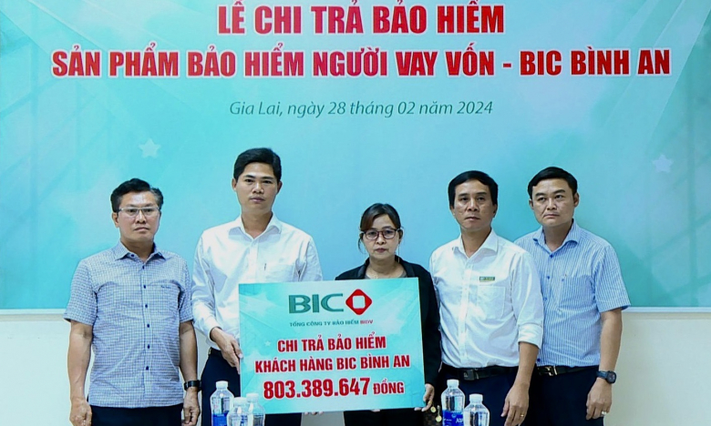 BIC Bắc Tây Nguyên chi trả hơn 800 triệu đồng quyền lợi bảo hiểm cho khách hàng vay vốn tại Gia Lai