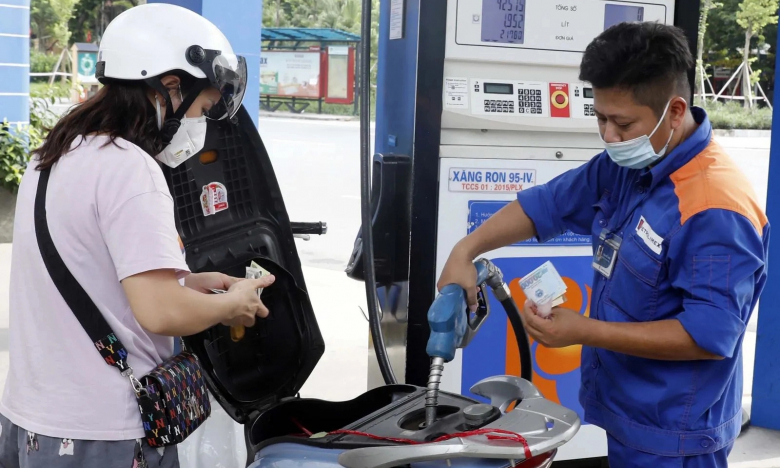 VCCI: Nguy cơ 'bắt tay làm giá' nếu cho doanh nghiệp tự quyết giá bán xăng dầu