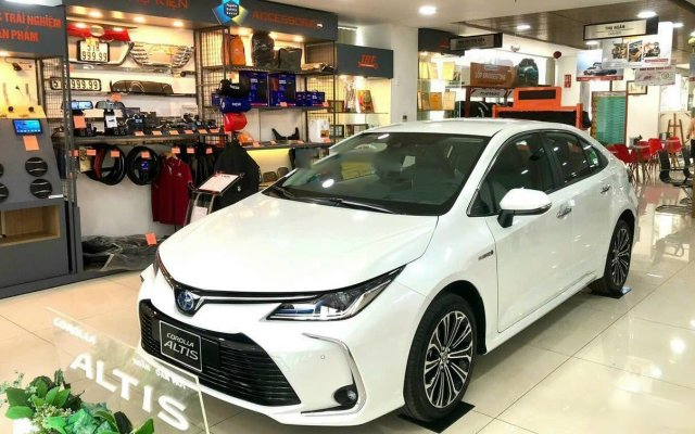 Giá xe Toyota Corolla Altis lăn bánh tháng 5/2024: Giảm không 'phanh' đấu Mazda 3