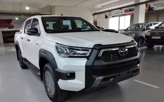 Toyota Hilux 2024 ra mắt tại Việt Nam, giá từ 668 triệu đồng