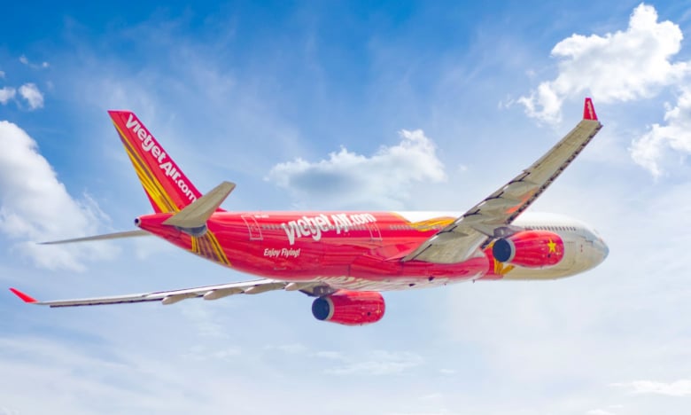 Top 50 công ty niêm yết tốt nhất của Forbes gọi tên Vinamilk, Petrolimex, Vietjet, Hoà
Phát, FPT…