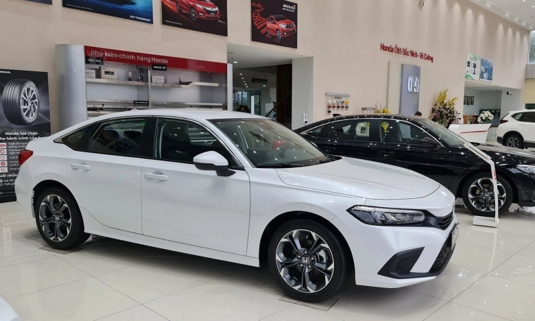 Giá xe Honda Civic lăn bánh tháng 7/2024: Đua giảm giá với xe lắp ráp Mazda 3, KIA K3