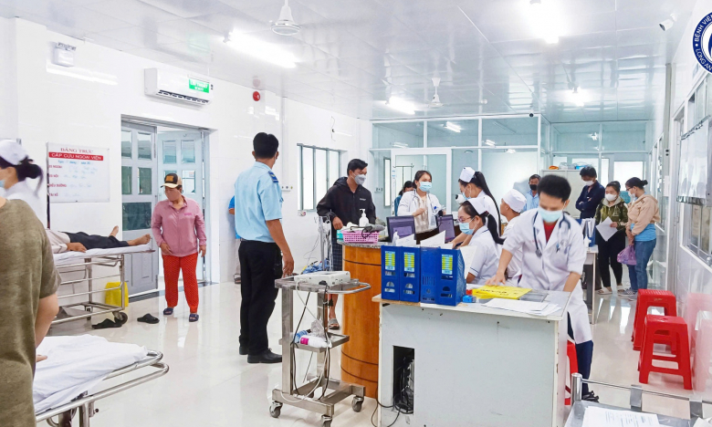 Ô tô va chạm trên cao tốc TPHCM - Trung Lương, 10 người nhập viện 