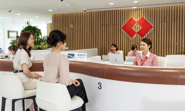 Lý do FiinRatings nâng hạng tín nhiệm đối với Techcombank?
