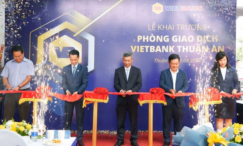 Vietbank và “cú đúp” trong ngày khai trương Điểm Giao dịch thứ 119 – Phòng Giao dịch Thuận An