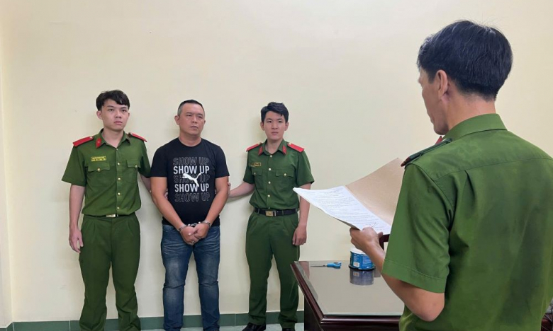 Quy định pháp lý trong vụ người đàn ông cầm mỏ lết đánh tài xế xe ô tô ở TPHCM