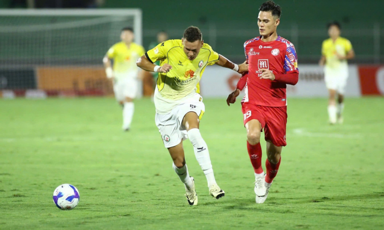 CLB Bình Định 'vá' hàng thủ bằng trung vệ Colombia cao 2m?