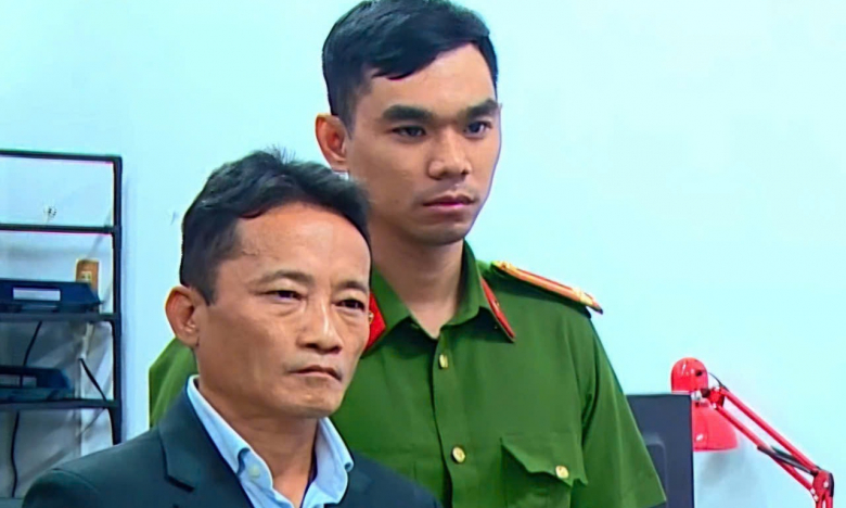 Vụ người đàn ông đi Mercedes 'múa kiếm' dọa nhân viên môi trường đô thị Nha Trang: Bình 'con' là ai?
