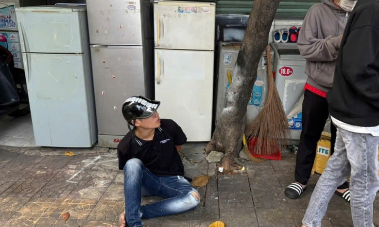 Người dân Thủ Đức phối hợp truy đuổi, tóm gọn hai kẻ cướp điện thoại iPhone